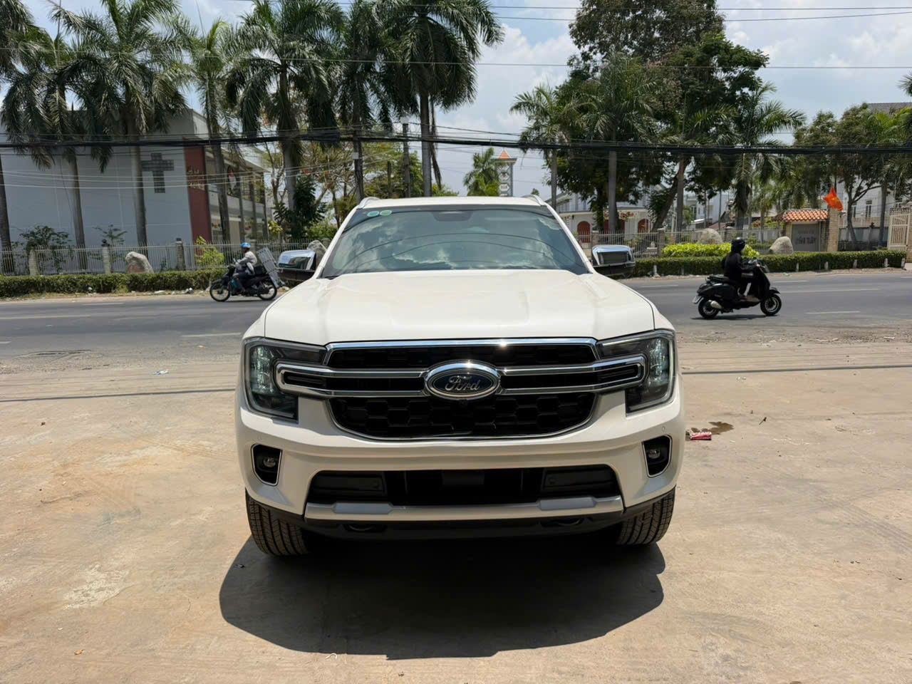Hình ảnh xe FORD EVEREST 2023 - 15,000KM