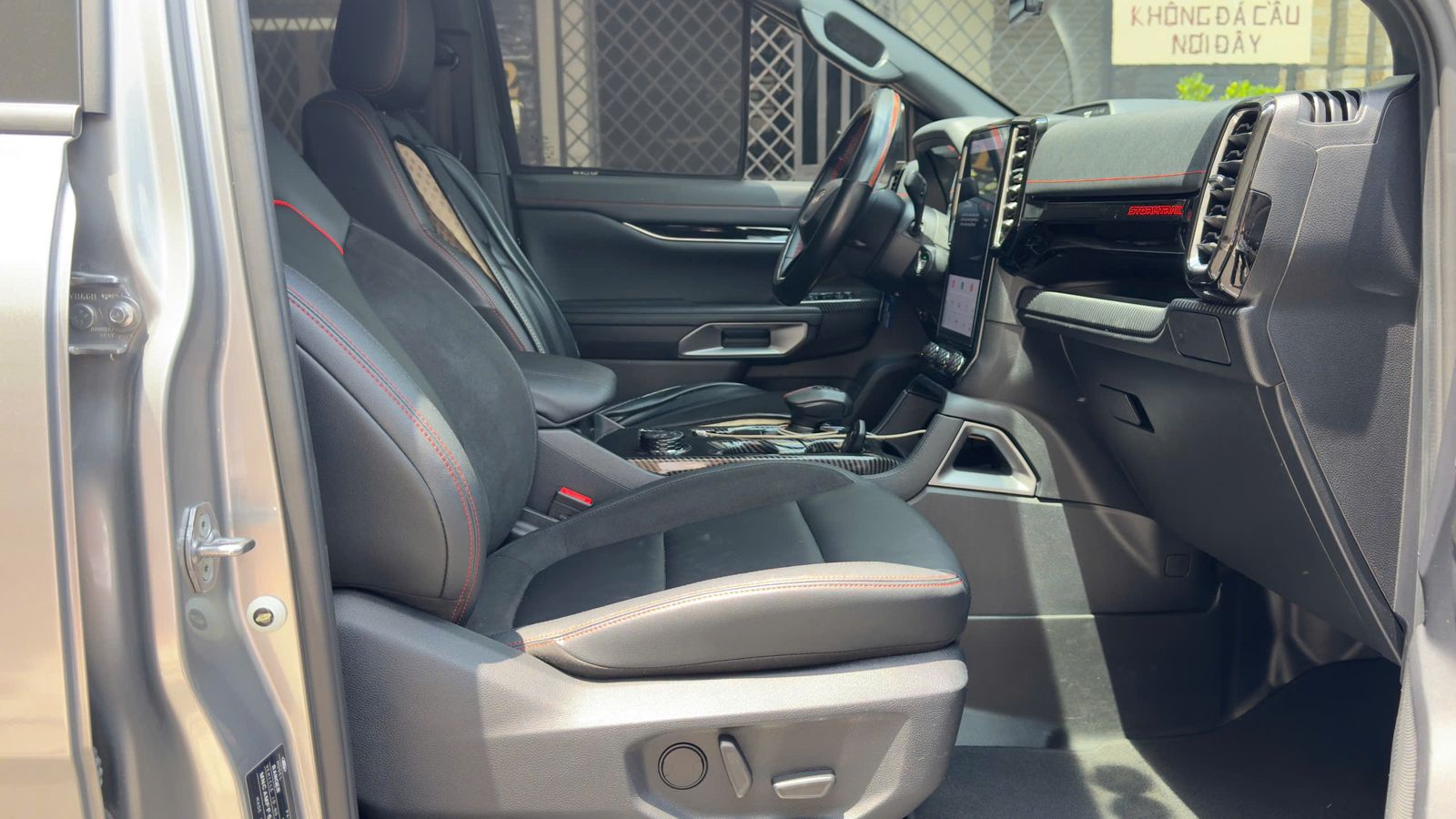 Hình ảnh xe FORD RANGER 2024 - 28,000KM