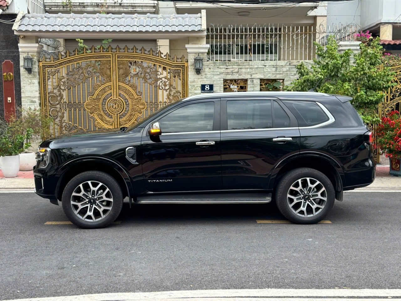 Hình ảnh xe FORD EVEREST 2025 - 30,000KM