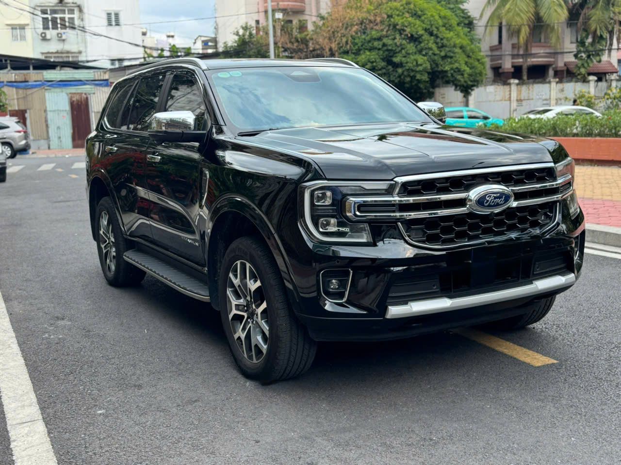 Hình ảnh xe FORD EVEREST 2025 - 30,000KM