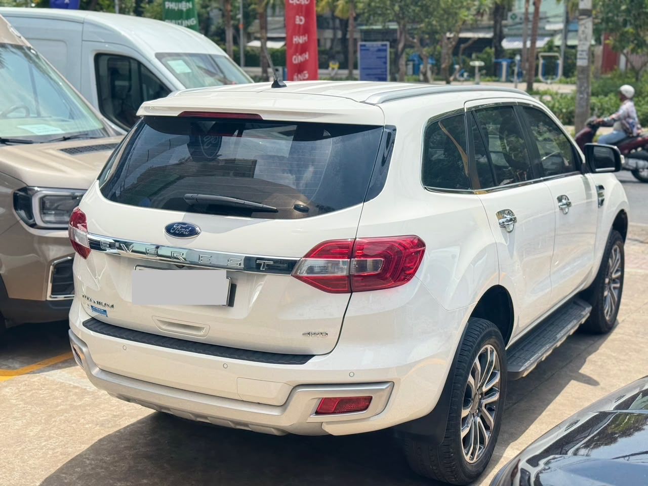 Hình ảnh xe FORD EVEREST 2020 - 28,000KM