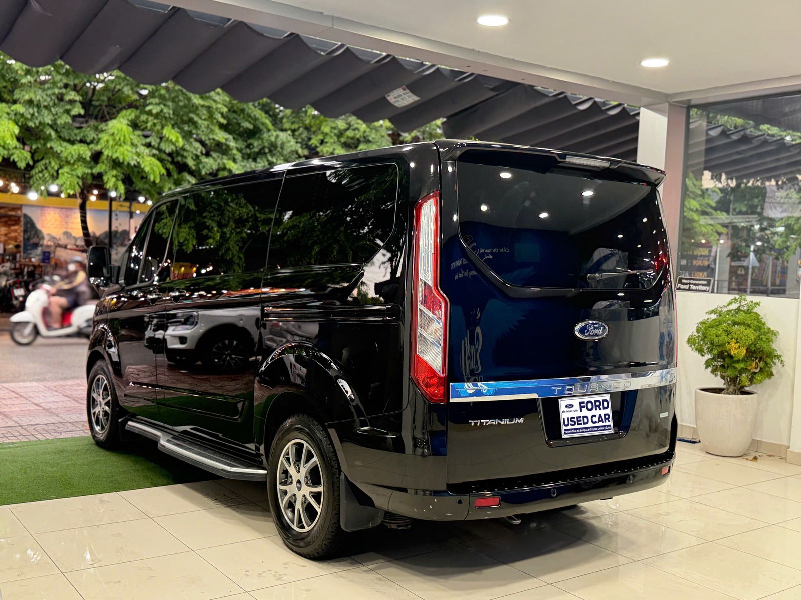 Hình ảnh xe FORD TOURNEO 2019 - 77,000KM