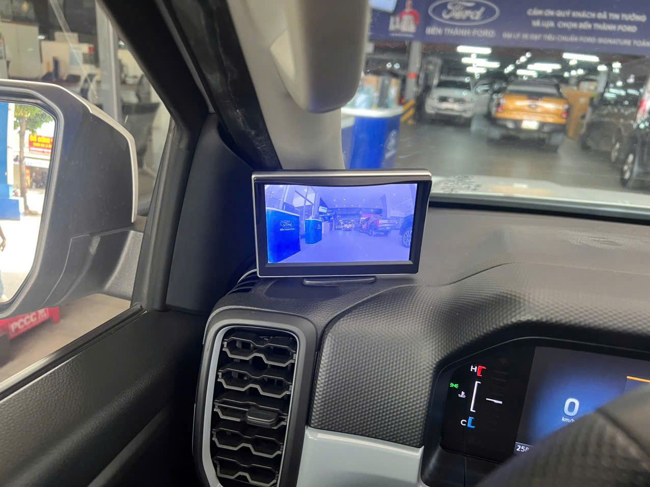 Hình ảnh xe FORD RANGER 2023 - 25,000KM