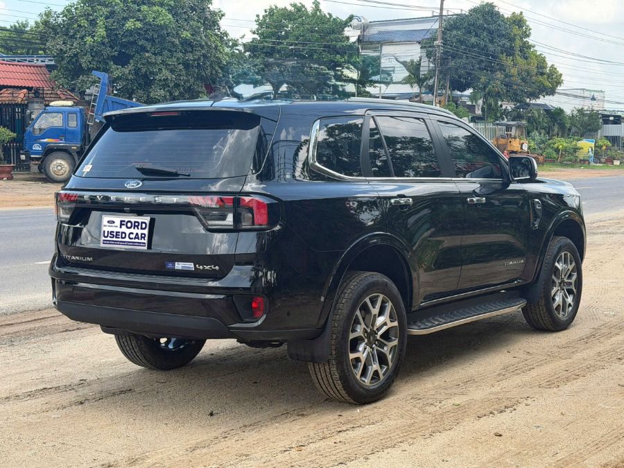 Hình ảnh xe FORD EVEREST 2022 - 20,000KM